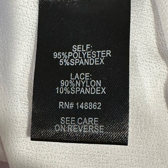 Torrid White Lace Sleeve Keyhole Top - Size 00 (M/L 10) - NWT - Picture 7 of 8